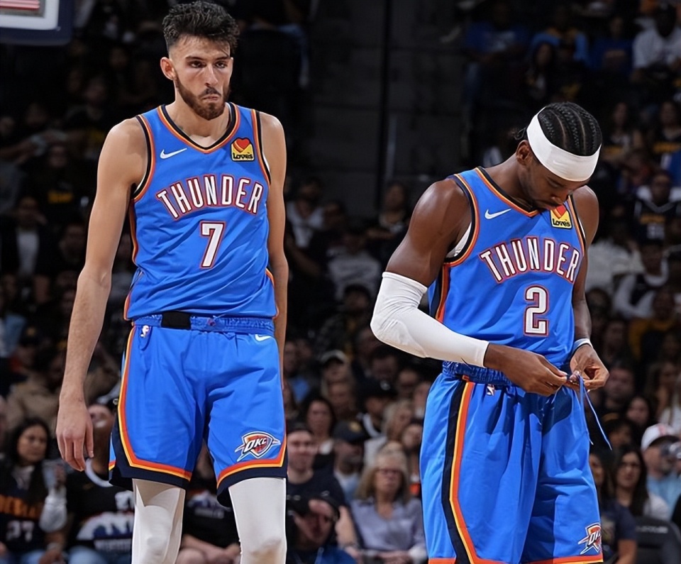 斩获4冠！德保罗为阿根廷出战80场比赛，获赠纪念球衣